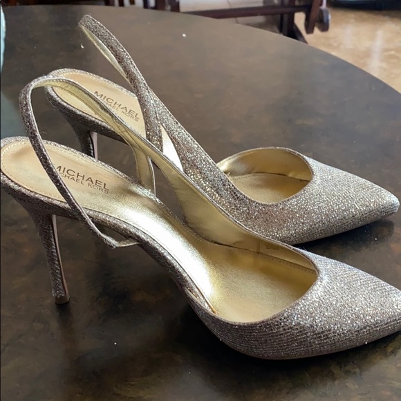 Gold Michael Kors pumps - Picture 3 of 6